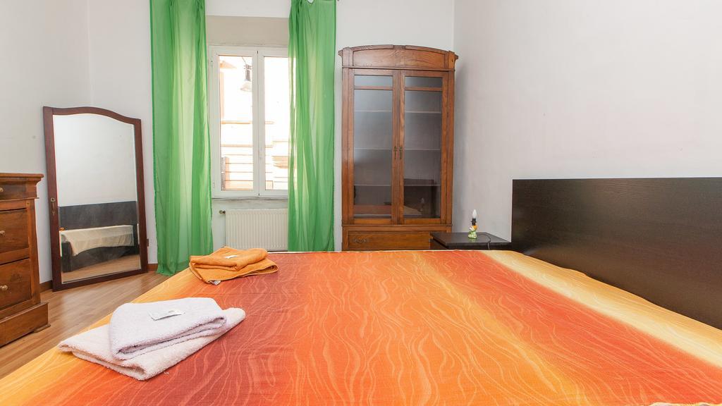 Rental In Rome Santini Apartment Oda fotoğraf